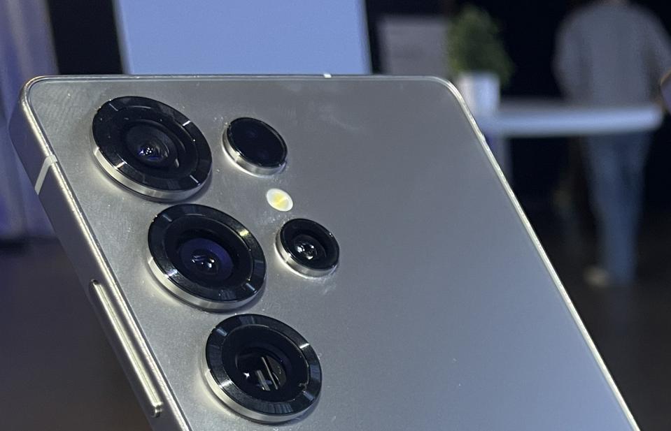 Samsung S25 Ultra on display